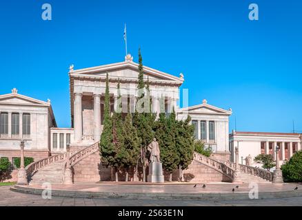 La Biblioteca Nazionale di Atene, nota anche come edificio Vallianos, parte della Trilogia ateniese di edificio neoclassico. Ad Atene, in Grecia. Foto Stock