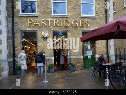Londra, Regno Unito. 15 gennaio 2025. Famose perle di alimentari in Sloane Square per chiudere dopo 53 anni. Credito: Brian Minkoff / Alamy Live News Foto Stock