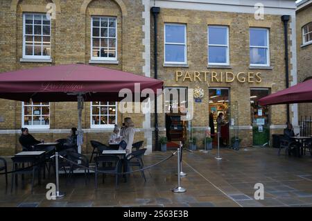 Londra, Regno Unito. 15 gennaio 2025. Famose perle di alimentari in Sloane Square per chiudere dopo 53 anni. Credito: Brian Minkoff / Alamy Live News Foto Stock