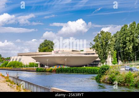 Amiens, Francia, 3 luglio 2023: UniLaSalle ESIEE Amiens French Graduate School of Electrical Engineering grande Ecole e centro tecnologico vicino a Rive Foto Stock