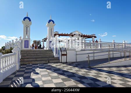 Benidorm, Spagna - 11 gennaio 2025: Plaza de Castel nel centro storico di Benidorm, provincia di Alicante, Spagna Foto Stock