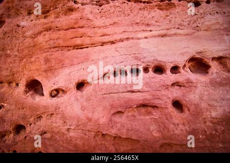 Modelli di erosione dell'arenaria a livello degli occhi Foto Stock