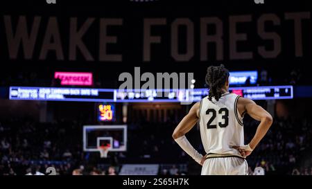 Winston-Salem, North Carolina, Stati Uniti. 15 gennaio 2025. Wake Forest Guard Hunter Sallis (23) durante il secondo tempo contro Stanford nel match di basket NCAA College al LJVM Coliseum di Winston-Salem, NC. (Scott Kinser/CSM). Crediti: csm/Alamy Live News Foto Stock