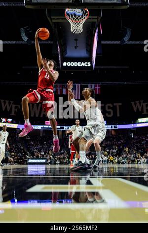 Winston-Salem, North Carolina, Stati Uniti. 15 gennaio 2025. La guardia di Stanford Ryan Agarwal (11) spara contro Wake Forest durante la seconda metà della partita di pallacanestro NCAA College al LJVM Coliseum di Winston-Salem, NC. (Scott Kinser/CSM). Crediti: csm/Alamy Live News Foto Stock