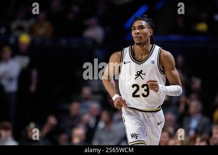 Winston-Salem, North Carolina, Stati Uniti. 15 gennaio 2025. Wake Forest Guard Hunter Sallis (23) durante il primo tempo contro Stanford nel match di basket NCAA College al LJVM Coliseum di Winston-Salem, NC. (Scott Kinser/CSM). Crediti: csm/Alamy Live News Foto Stock
