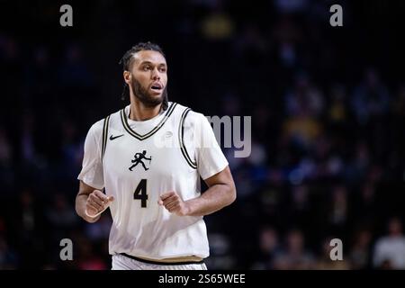 Winston-Salem, North Carolina, Stati Uniti. 15 gennaio 2025. Wake Forest Forward Efton Reid III (4) durante la prima metà del match di pallacanestro NCAA College contro Stanford al LJVM Coliseum di Winston-Salem, North Carolina. (Scott Kinser/CSM). Crediti: csm/Alamy Live News Foto Stock