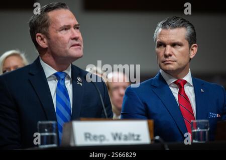 Il rappresentante degli Stati Uniti Michael Waltz (repubblicano della Florida) testimonia per il candidato del presidente eletto Donald Trump alla carica di Segretario alla difesa il Segretario alla difesa degli Stati Uniti Pete Hegseth alla sua audizione di conferma dei servizi armati del Senato presso l'edificio degli uffici del Senato Dirksen a Washington, DC, martedì 14 gennaio 2025. Crediti: Annabelle Gordon/CNP/MediaPunch Foto Stock
