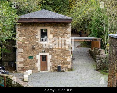 Monastero di San Juan de Caaveiro, parco naturale Fragas del Eume, provincia di la Coruña, Galizia, Spagna Foto Stock