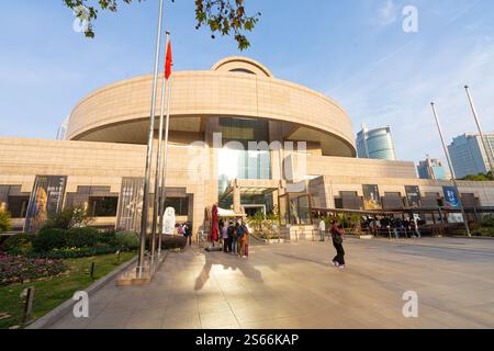 Shanghai, Cina. 7 gennaio 2025. Vista esterna dell'edificio del Museo di Shanghai nel centro città Foto Stock