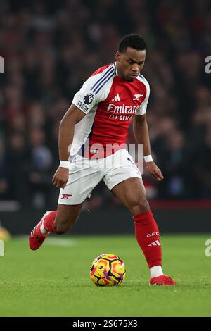 Londra, Regno Unito. 15 gennaio 2025. Jurrien Timber dell'Arsenal durante la partita di Premier League all'Emirates Stadium di Londra. Il credito per immagini dovrebbe essere: Simon Bellis/Sportimage Credit: Sportimage Ltd/Alamy Live News Foto Stock