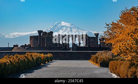 Cattedrale e chiese di Etchmiadzin e sito archeologico di Zvartnots. Erevan. Armenia Foto Stock