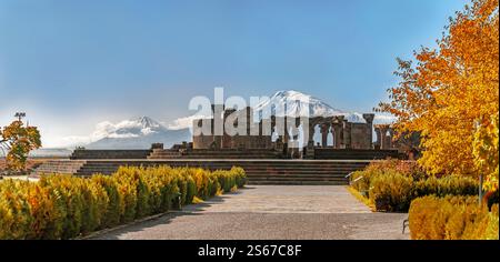 Cattedrale e chiese di Etchmiadzin e sito archeologico di Zvartnots. Erevan. Armenia Foto Stock