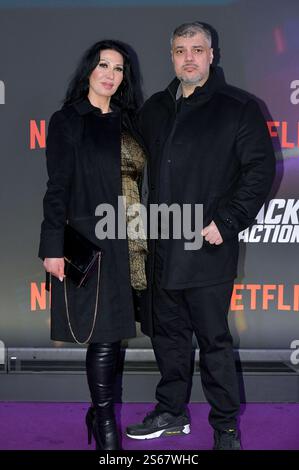 Imad Mardnli mit Ehefrau Samia Mardnli beim Screening des Netflix Films Back in Action im Zoo Palast. Berlino, 15.01.2025 *** Imad Mardnli con la moglie Samia Mardnli alla proiezione del film Netflix Back in Action allo Zoo Palast di Berlino, 15 01 2025 foto:XM.xBehrensx/xFuturexImagex Back 5265 Foto Stock