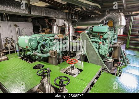 Fiume Mekong, Cambogia. 16 gennaio 2025: Macchinari per la sala macchine sul ponte tecnico, accessibili solo dall'equipaggio del dipartimento di ingegneria ambientale e dell'impianto principale, a bordo di una nave da crociera sul fiume Mekong. Il mercato asiatico delle crociere fluviali sta vivendo una crescita reale. Nel sud-est asiatico, questo sviluppo genera ordini per cantieri navali e società di riparazione navale vietnamite, un'attività industriale sviluppata principalmente nella regione del delta del Mekong in Vietnam. 30 navi turistiche salpano su/giù per il canale. Le navi nuove entrano in servizio o sono in costruzione per essere consegnate nel 2025/2026. Crediti: Kevin Izorce/Alamy Live News Foto Stock