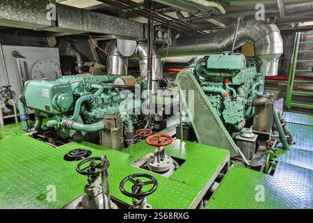 Fiume Mekong, Cambogia. 16 gennaio 2025: Macchinari per la sala macchine sul ponte tecnico, accessibili solo dall'equipaggio del dipartimento di ingegneria ambientale e dell'impianto principale, a bordo di una nave da crociera sul fiume Mekong. Il mercato asiatico delle crociere fluviali sta vivendo una crescita reale. Nel sud-est asiatico, questo sviluppo genera ordini per cantieri navali e società di riparazione navale vietnamite, un'attività industriale sviluppata principalmente nella regione del delta del Mekong in Vietnam. 30 navi turistiche salpano su/giù per il canale. Le navi nuove entrano in servizio o sono in costruzione per essere consegnate nel 2025/2026. Crediti: Kevin Izorce/Alamy Live News Foto Stock