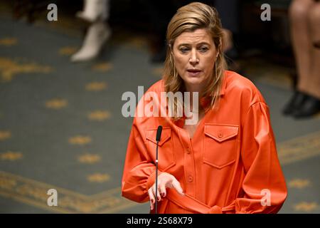 Bruxelles, Belgio. 16 gennaio 2025. Il ministro degli interni uscente Annelies Verlinden, nella foto, giovedì 16 gennaio 2025, durante una sessione plenaria della camera presso il Parlamento federale a Bruxelles. BELGA FOTO DIRK WAEM credito: Belga News Agency/Alamy Live News Foto Stock