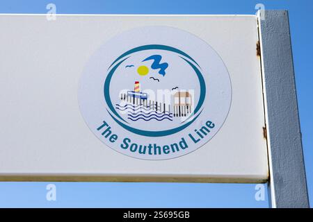 Essex, Regno Unito - 29 luglio 2024: Un cartello alla stazione ferroviaria di Wickford per la linea Southend, gestita da Greater Anglia tra Liverpool Street e South Foto Stock