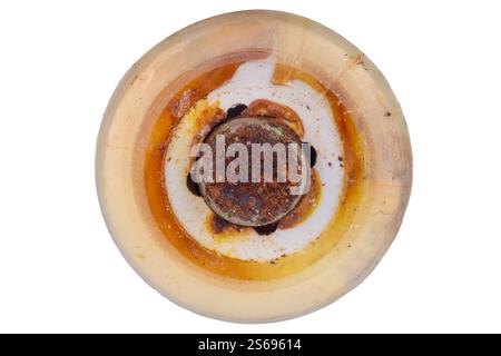 Terminale della batteria corroso che presenta perdite di sostanze chimiche Foto Stock