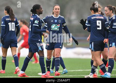 Roubaix, Francia. 15 gennaio 2025. Gaetane Thiney (7) del Paris FC celebra durante la sedicesima finale di Coppa di Francia nella stagione 2024 - 2025 tra RC Roubaix Wervicq feminine e Paris FC il 15 gennaio 2025 a Roubaix, Francia. (Foto di David Catry/sportpix) credito: Sportpix/Alamy Live News Foto Stock
