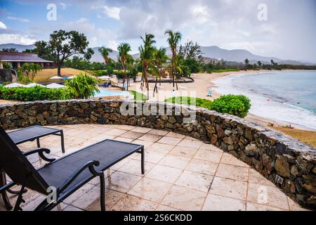 St. Croix, USVI USA - 27 marzo 2018: Balcone privato presso il Buccaneer Hotel affacciato sulla spiaggia. Foto Stock