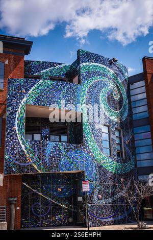 Baltimore, MD USA - 10 aprile 2018: Situato nel Federal Hill District, l'American Visionary Art Museum è specializzato in arte esterna. Foto Stock