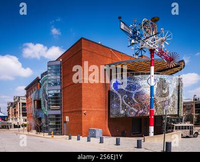 Baltimore, MD USA - 10 aprile 2018: Situato nel Federal Hill District, l'American Visionary Art Museum è specializzato in arte esterna. Foto Stock