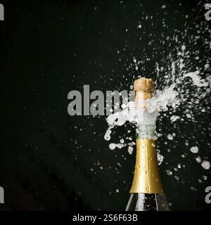 Una immagine di un tappo dello champagne spuntano fuori Foto Stock