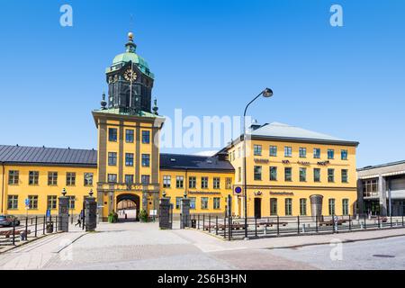 La torre Holmen segna l'ingresso del quartiere Industrilandskapet, l'ex area industriale nel centro storico di Norrköping, Svezia. Foto Stock