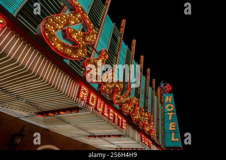 Cartello al neon della Binion's Gambling Hall & Hotel, Fremont Street, Las Vegas, Nevada, Stati Uniti Foto Stock