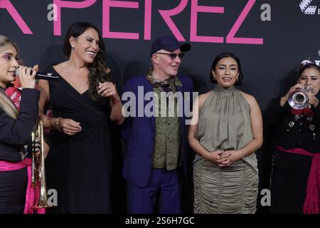 Emilia Perez città del Messico Premiere L-R Karla Sofia Gascon, Jacques Audiard, Adriana Paz assistono al Red carpet della premiere del film Emilia Perez al Cinepolis Plaza Carso. Il 15 gennaio 2025 a città del Messico, Messico. Città del Messico CDMX Messico Copyright: XIsmaelxRosasx Foto Stock