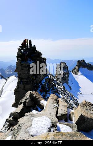 Alpinisti sulla cima del Gran Paradiso, Parco Nazionale del Gran Paradiso, Alpi italiane, Italia Foto Stock
