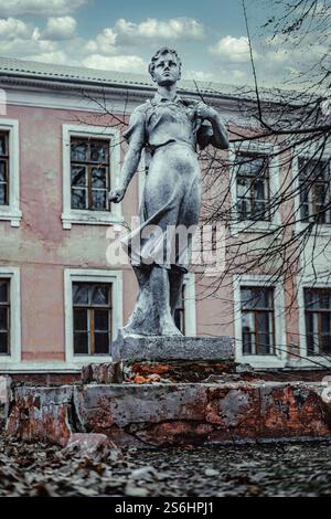 vecchio monumento alla ragazza Foto Stock