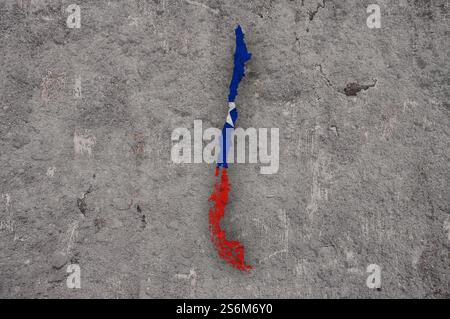 Mappa e bandiera del Cile su cemento intemperie Foto Stock