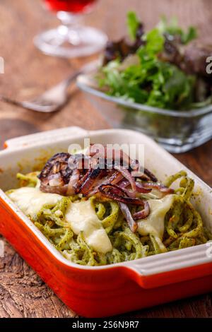 Spaetzle svevo con formaggio Foto Stock
