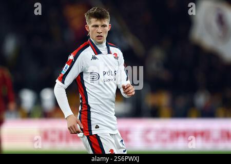 Roma, Italia. 17 gennaio 2025. Morten Frendrup di Genova guarda durante la partita di serie A di campionato italiano tra AS Roma e Genoa CFC il 17 gennaio 2025 allo Stadio Olimpico di Roma. Crediti: Federico Proietti / Alamy Live News Foto Stock