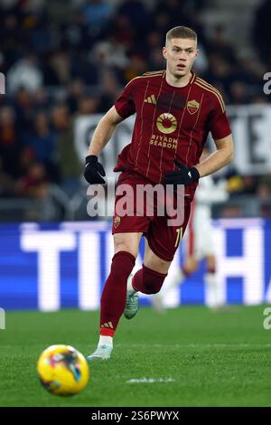 Roma, Italia. 17 gennaio 2025. Artem Dovbyk della Roma in azione durante la partita di calcio di serie A tra AS Roma e Genoa CFC il 17 gennaio 2025 allo Stadio Olimpico di Roma. Crediti: Federico Proietti / Alamy Live News Foto Stock