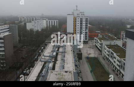 Blick auf die Skyline von Mümmelmannsberg aus dem zwölften Stock eines Hochhauses in der Siedlung des Billsteder Stadtteils. Mümmelmannsberg Amburgo Foto Stock