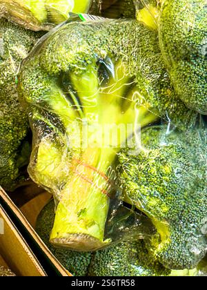 Broccoli in imballaggi di plastica Foto Stock