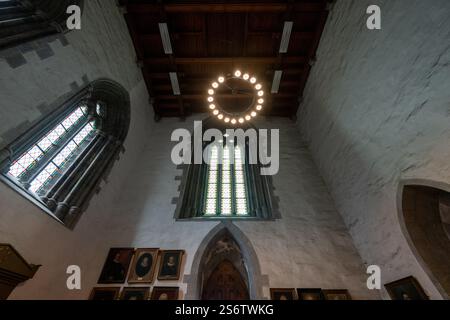 Bergen, Norvegia - 30 luglio 2024: Cattedrale medievale di Bergen (Domkirken) a Bergen, Norvegia Foto Stock