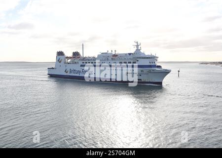 Il roll on roll off del traghetto MV BARFLEUR che arriva in città Foto Stock