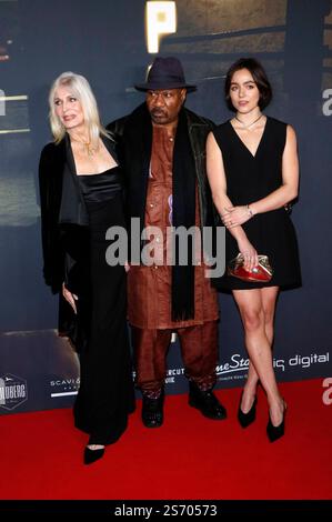 Joanna Cassidy, Ving Rhames und Luise Großmann bei der Premiere des Kinofilms Uppercut im Kino in der Kulturbrauerei. Berlino, 17.01.2025 *** Joanna Cassidy, Ving Rhames e Luise Großmann alla prima del lungometraggio Uppercut al cinema Kulturbrauerei di Berlino, 17 01 2025 foto:XA.xBuggex/xFuturexImagex uppercut 5181 Foto Stock