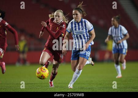 REGNO UNITO. 17 gennaio 2025. Liverpool FC vs Brighton FC Barclays Womens Super League Totally Wicked Stadium. St Helens INGHILTERRA - 17 gennaio 2025 Marisa Olislagers di Brighton durante la partita Barclays Womens Super League tra Liverpool FC e Brighton FC allo Stadio Totally Wicked. Il 17 gennaio 2025 a St Helens.Inghilterra. ( Credito: ALAN EDWARDS/Alamy Live News Foto Stock