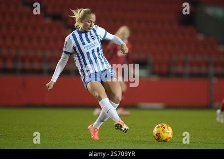 REGNO UNITO. 17 gennaio 2025. Liverpool FC vs Brighton FC Barclays Womens Super League Totally Wicked Stadium. St Helens INGHILTERRA - 17 gennaio 2025 Guro Bergsvand di Brighton durante la partita Barclays Womens Super League tra Liverpool FC e Brighton FC allo Stadio Totally Wicked. Il 17 gennaio 2025 a St Helens.Inghilterra. ( Credito: ALAN EDWARDS/Alamy Live News Foto Stock