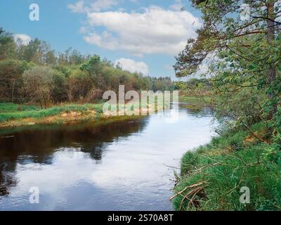 Esplorando la bellezza remota del fiume Volga superiore in Russia Foto Stock