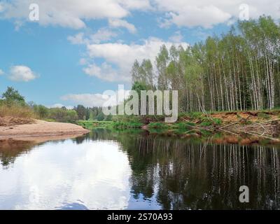 Esplorando la bellezza remota del fiume Volga superiore in Russia Foto Stock