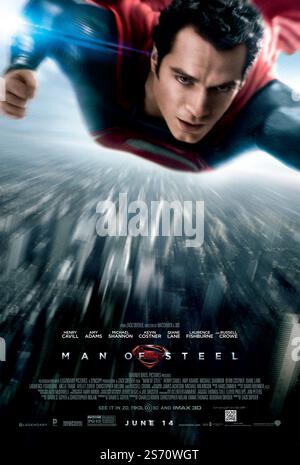 Man of Steel (2013) diretto da Zack Snyder e interpretato da Henry Cavill, Amy Adams, Michael Shannon. Un bambino alieno cresciuto sulla Terra deve abbracciare i suoi straordinari poteri per proteggere il suo mondo adottato dall'invasione. Fotografia di un poster originale del 2013 USA a un foglio SOLO PER USO EDITORIALE. Crediti: BFA / Warner Bros Foto Stock