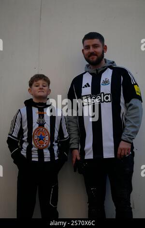 St James Park, Newcastle, Regno Unito. 18 gennaio 2025. Premier League Football, Newcastle United contro Bournemouth; Newcastle Fans Arriving Credit: Action Plus Sports/Alamy Live News Foto Stock