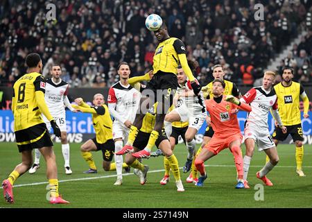 Francoforte, Germania. 17 gennaio 2025. Fussball 1. Bundesliga 18. Spieltag Eintracht Frankfurt - Borussia Dortmund am 17.01.2025 im Deutsche Bank Park di Francoforte Serhou Guirassy ( Dortmund ) le normative DFL vietano qualsiasi uso di fotografie come sequenze di immagini e/o quasi-video. Foto: Revierfoto credito: ddp media GmbH/Alamy Live News Foto Stock
