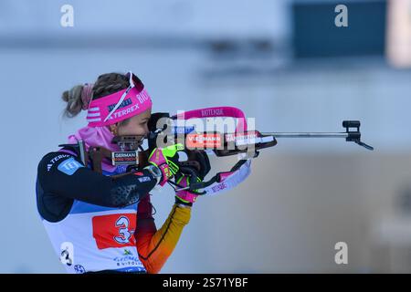 Ruhpolding, Germania. 18 gennaio 2025. RUHPOLDING, GERMANIA - 18 GENNAIO: La tedesca Stefanie Scherer partecipa alla staffetta femminile della IBU World Cup Biathlon Ruhpolding il 17 gennaio 2025 a Ruhpolding, Germania.250118 SEPA 24 050 - 20250118 PD7259 credito: APA-PictureDesk/Alamy Live News Foto Stock
