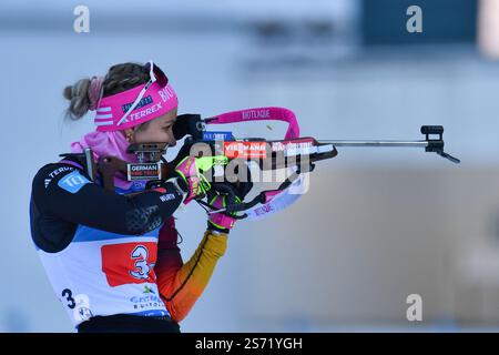 Ruhpolding, Germania. 18 gennaio 2025. RUHPOLDING, GERMANIA - 18 GENNAIO: La tedesca Stefanie Scherer partecipa alla staffetta femminile della IBU World Cup Biathlon Ruhpolding il 17 gennaio 2025 a Ruhpolding, Germania.250118 SEPA 24 051 - 20250118 PD7286 credito: APA-PictureDesk/Alamy Live News Foto Stock